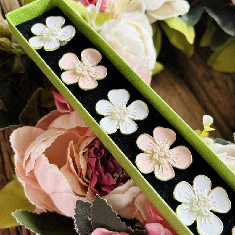 LAST DAY50% OFFSALE!% 🌸Flower Button Covers | No-Sew Shirt Accessories🏵️
